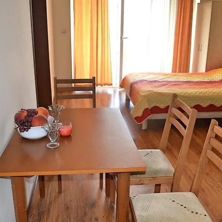Apartment Semiramida Garden Eh *